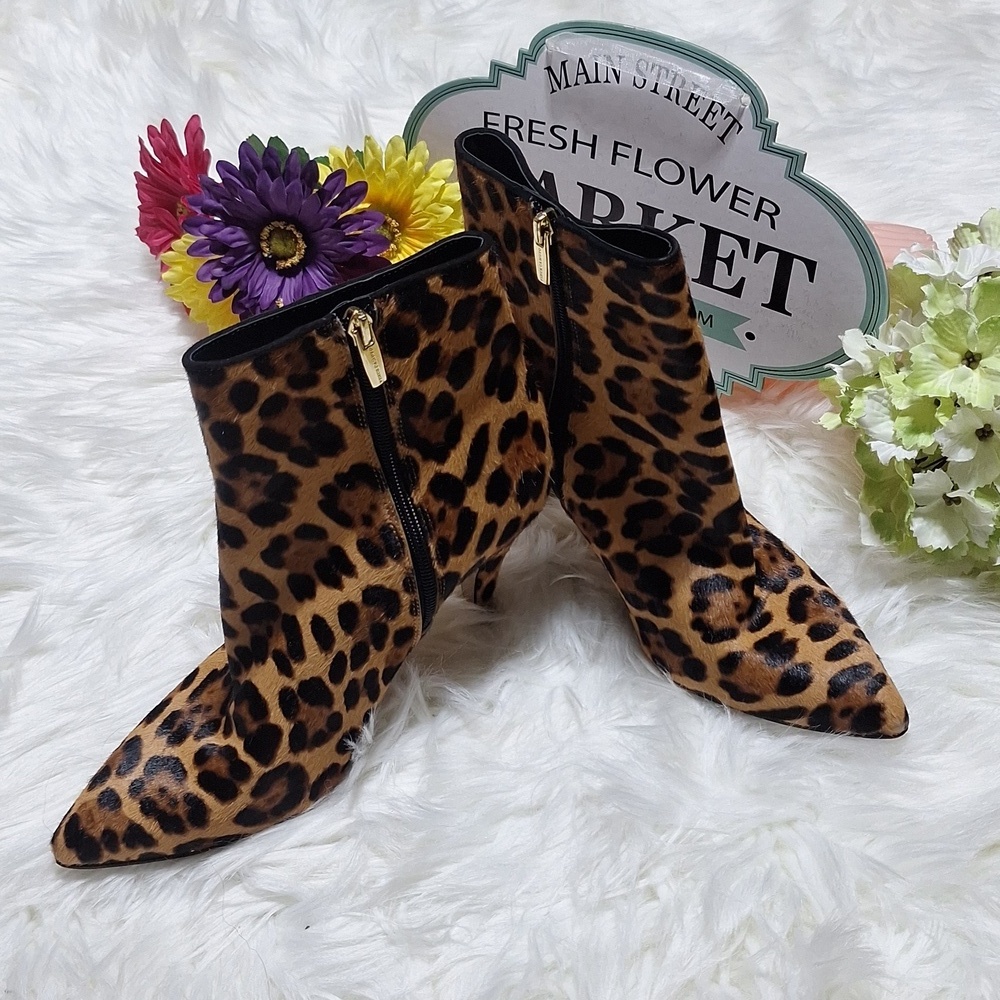 Vince Camuto size 9 leopard print cow leather ankle boots in excellent condition